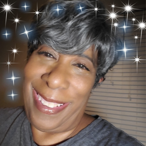 Profile Picture of Rose Epps (@repps26) on Poshmark