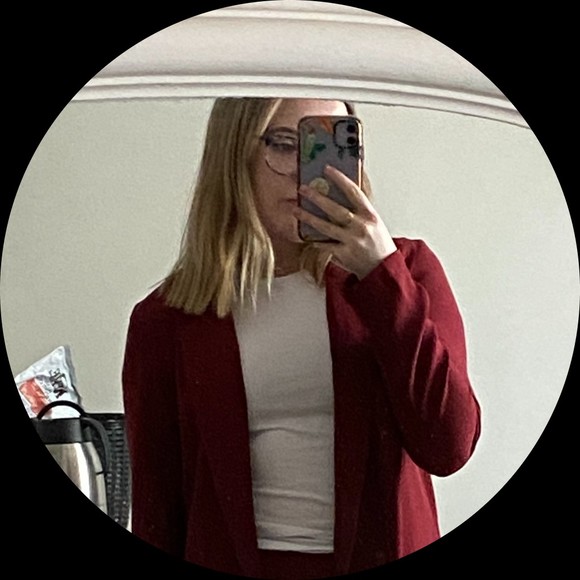 Profile Picture of Erin Colquhoun (@colquhounne) on Poshmark