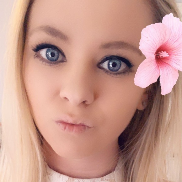 Profile Picture of Kimberly Fallows (@kfallows7) on Poshmark
