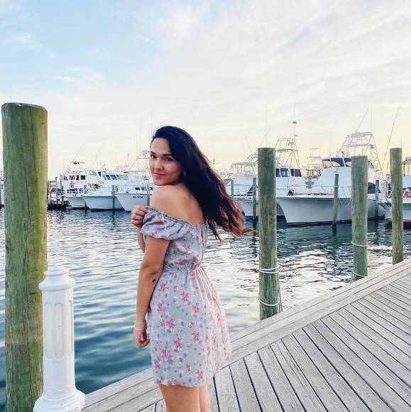 Profile Picture of Nair Canessa (@naircanessa10) on Poshmark