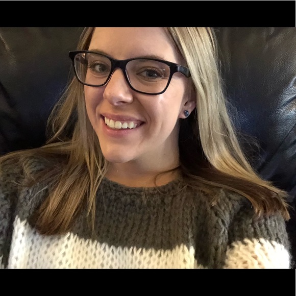 Profile Picture of Suzy Ryall (@ryalls22) on Poshmark