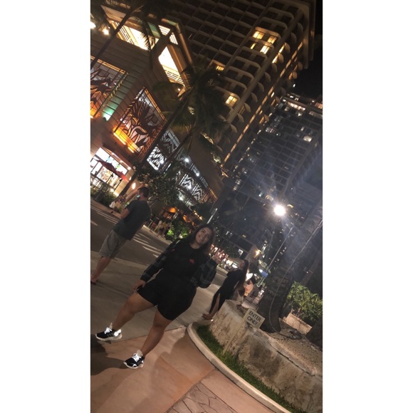 Profile Picture of Metztly Lara (@thatscoolbro) on Poshmark