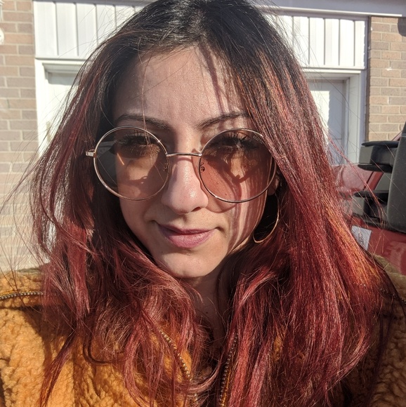 Profile Picture of Julia Ventrella (@jvent444) on Poshmark