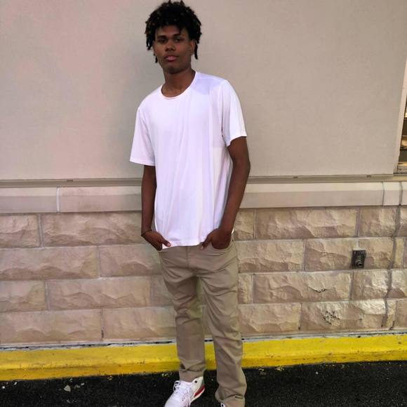 Profile Picture of Alberto Paulino (@turealalberto) on Poshmark