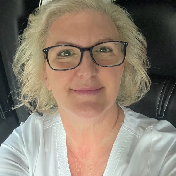 Profile Picture of Kim Hamlett (@kimhamlettrn) on Poshmark