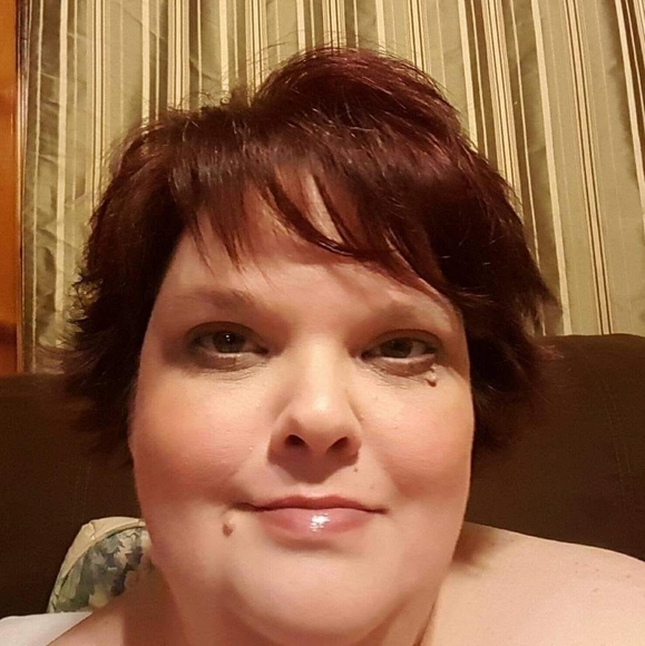 Profile Picture of Karen Russell (@krussell129) on Poshmark