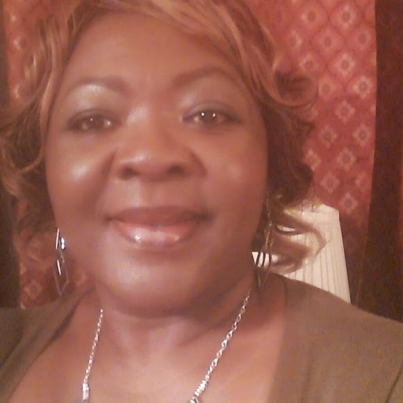 Profile Picture of Genefer Parker (@geneferparker) on Poshmark