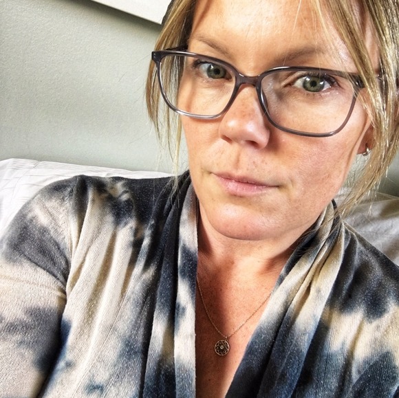 Profile Picture of Jordana Whetter (@jwhetter) on Poshmark