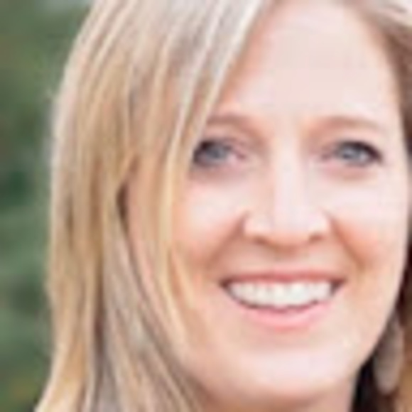 Profile Picture of Jenn Seubert (@jennseubert) on Poshmark