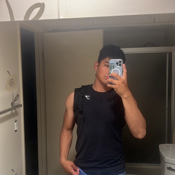 Profile Picture of Cesar Lezama (@cesarlezama222) on Poshmark