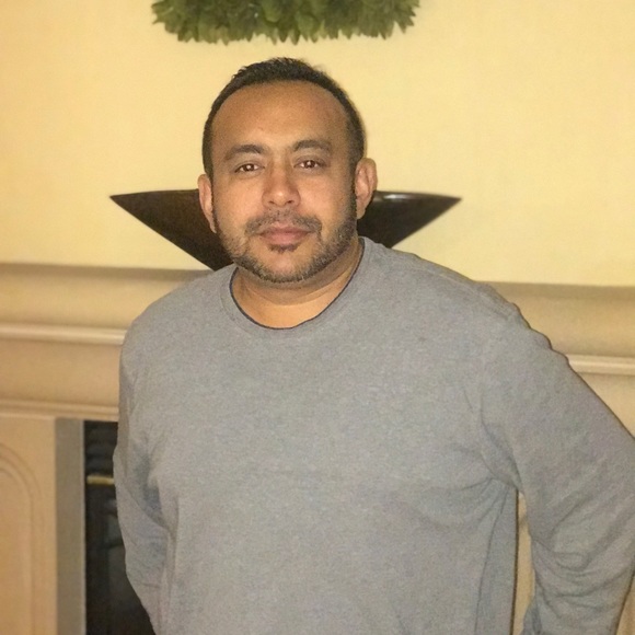 Profile Picture of Vikram Gill (@vikramgill28) on Poshmark