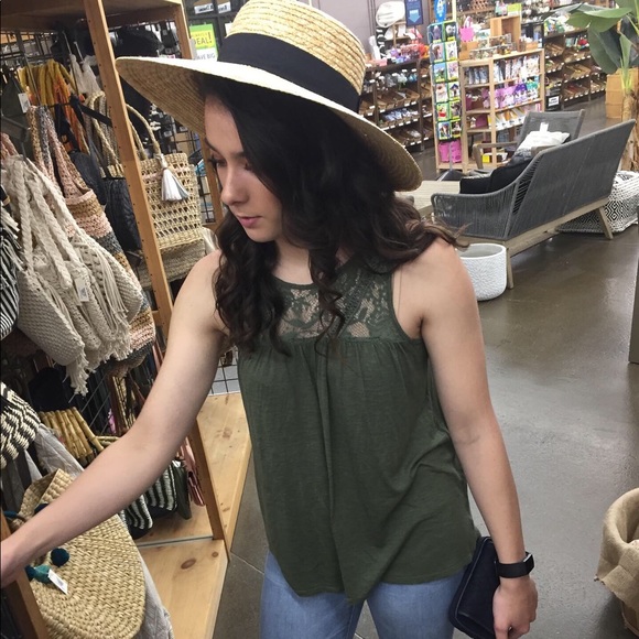 Profile Picture of Laurel Hayes (@lau10253) on Poshmark