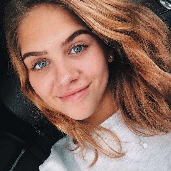 Profile Picture of Collette Russell (@colletterussell) on Poshmark