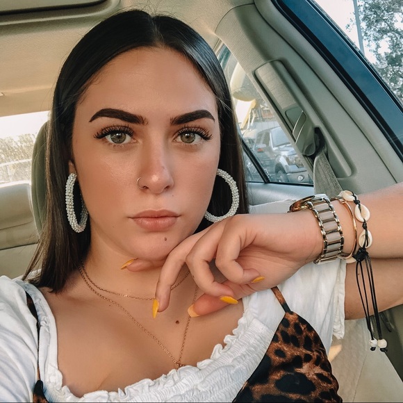 Profile Picture of Thalia Minsal (@thaliaminsal) on Poshmark