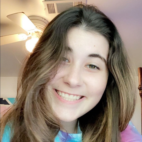 Profile Picture of Hailey Allen (@haileyallen271) on Poshmark