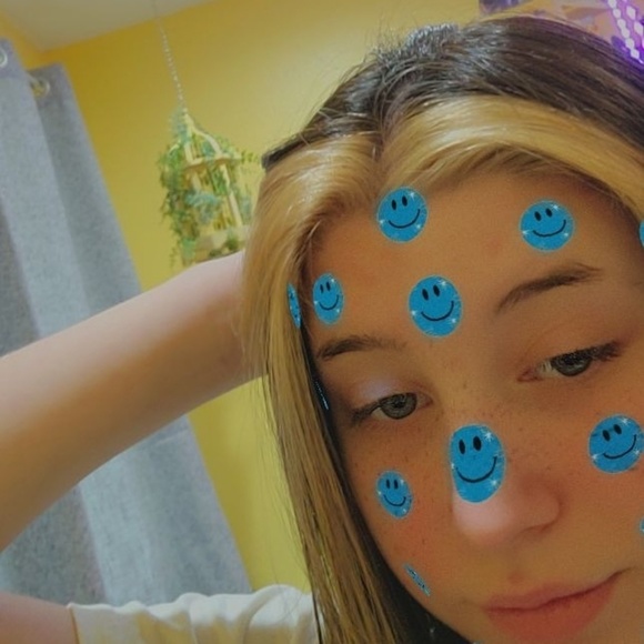 Profile Picture of Ashlee Hicks (@ashleehicks913) on Poshmark