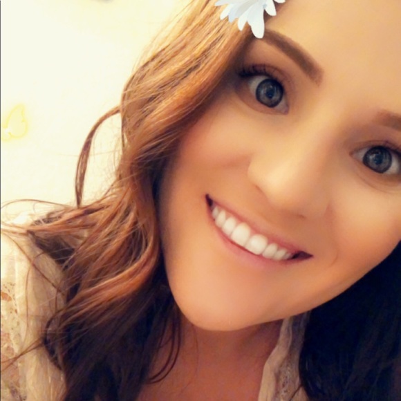 Profile Picture of Jessica Pleydle (@jesspleydle) on Poshmark