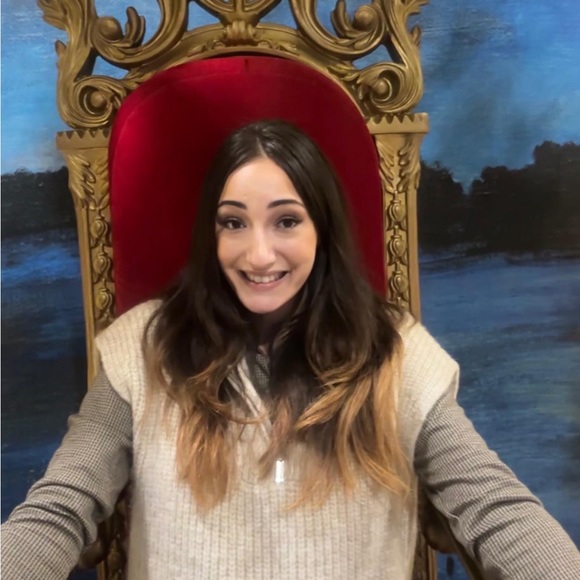 Profile Picture of Anna Tahaei (@mamivegano) on Poshmark