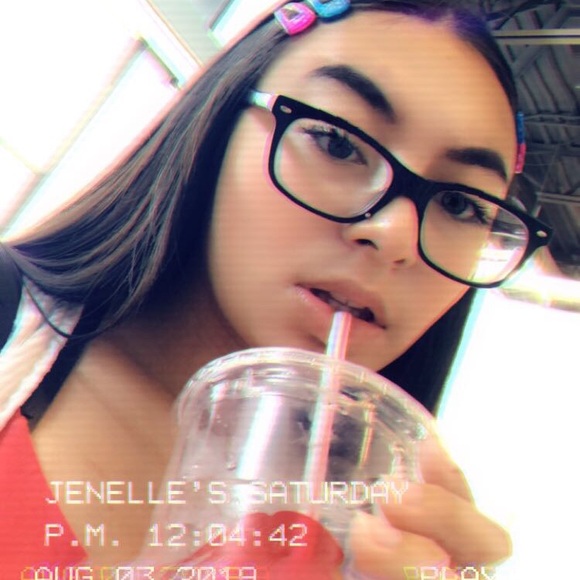 Profile Picture of Jenelle Guiyab (@jenelleguiyab) on Poshmark