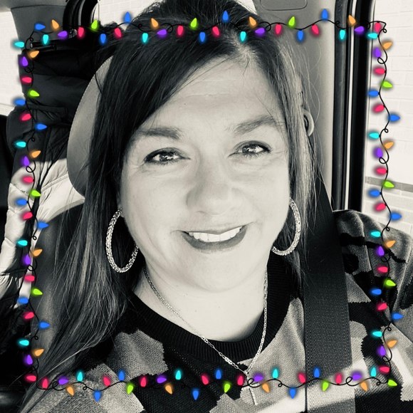 Profile Picture of Jacquelyn Rodriguez-banning (@jrbleb) on Poshmark