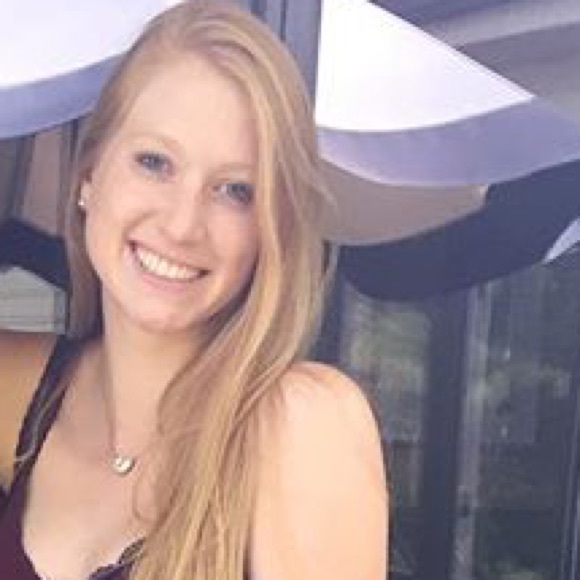 Profile Picture of Jane Helffrich (@janehelffrich) on Poshmark