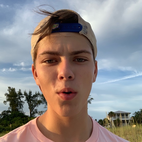Profile Picture of Cole Jeffares (@cole_jeffares) on Poshmark