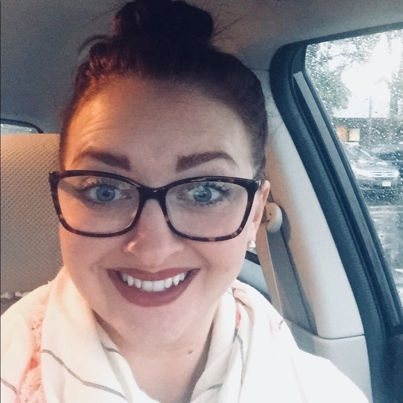 Profile Picture of Marianne Pace (@mariannepace) on Poshmark