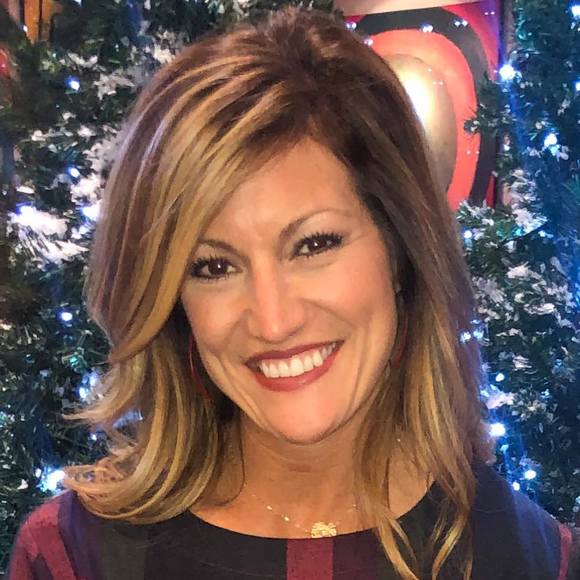 Profile Picture of Nikki Callins (@nicole_nurse) on Poshmark