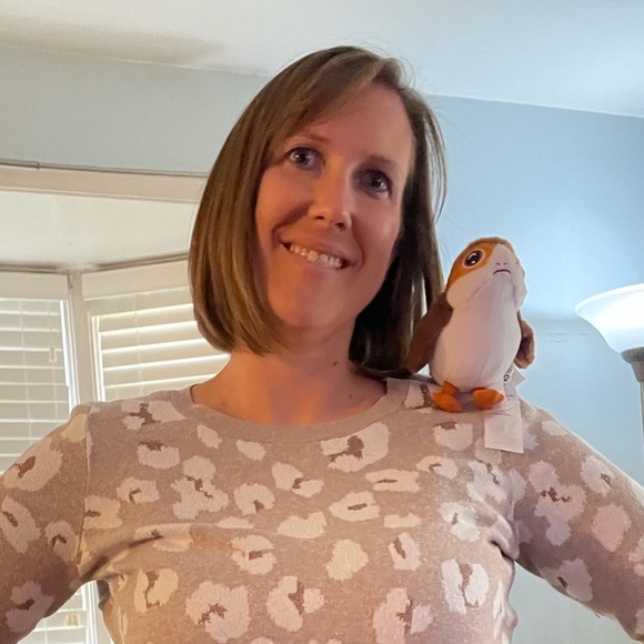 Profile Picture of Rebecca Hahn (@beccah342) on Poshmark