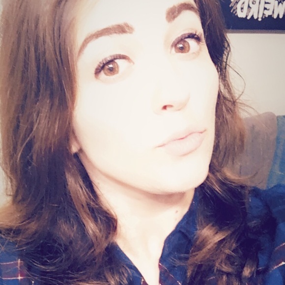 Profile Picture of Naomi Daylong (@naomilael) on Poshmark