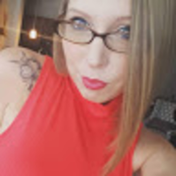 Profile Picture of Crys Vanvianen (@cryslexenstar) on Poshmark