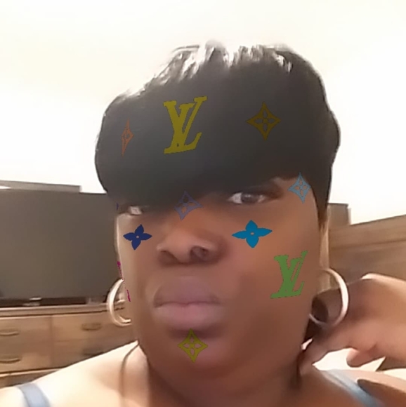 Profile Picture of Lynlyn Hairston (@lynnhairston37) on Poshmark