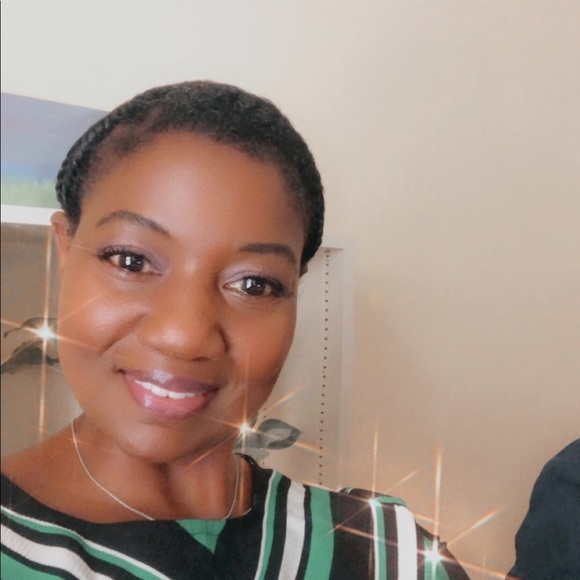 Profile Picture of Robinne Champaign (@robi_c) on Poshmark