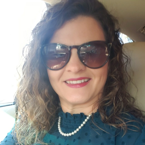 Profile Picture of Marths Hanzelik (@mhanzelik1) on Poshmark