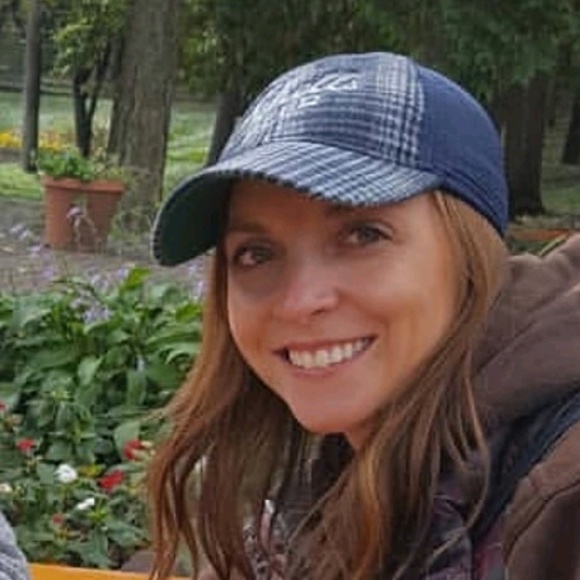 Profile Picture of Laura Jelinski (@waterski18) on Poshmark