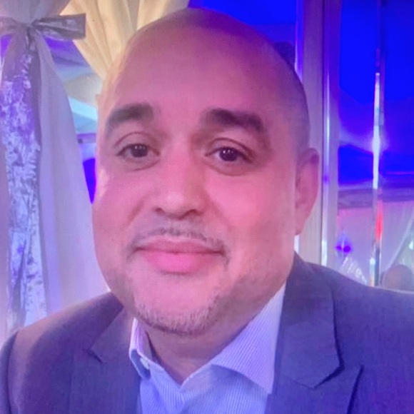 Profile Picture of William Lora (@willunico) on Poshmark