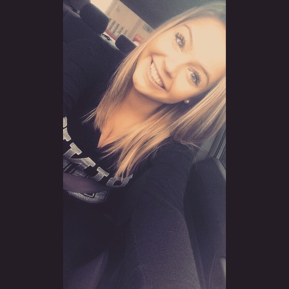 Profile Picture of Jessica Trofimenko (@jessicattt) on Poshmark