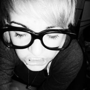 Profile Picture of Paula Alvarez (@xsomethingworthlivingforx) on Myspace