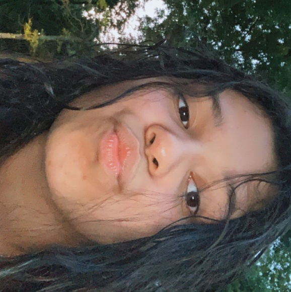 Profile Picture of Isabel Olivares (@isabelolivares) on Poshmark