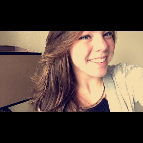 Profile Picture of Ashton Ann (@ashtonann25) on Poshmark