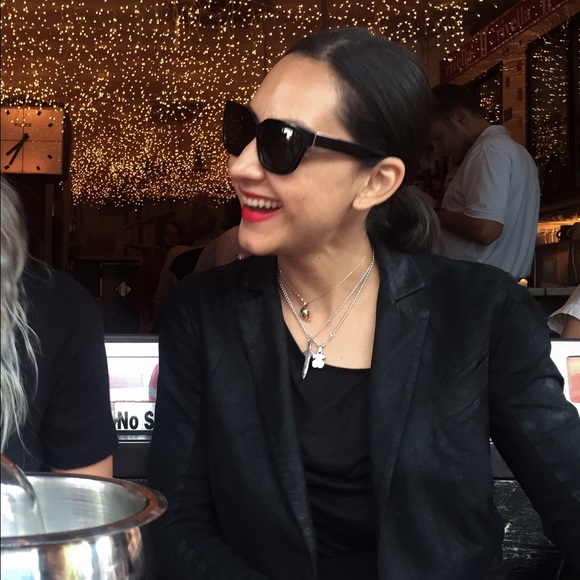 Heidi Kins - Poshmark Profile Picture of Heidi Kins (@heidikinsnyc) on Poshmark