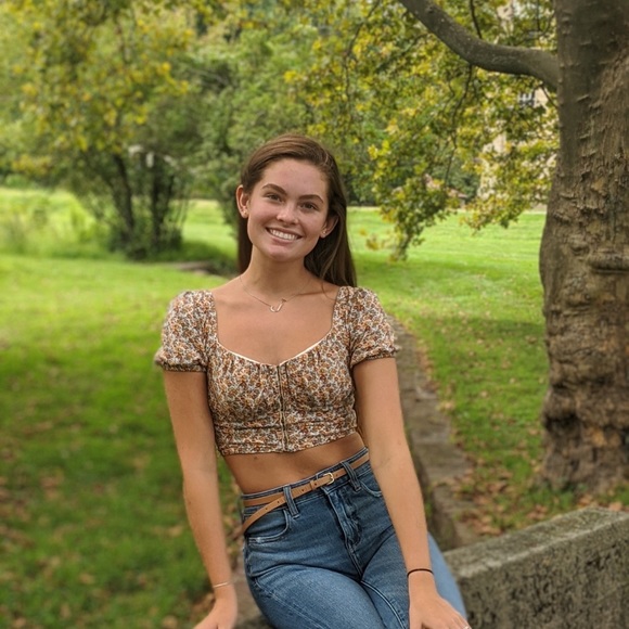 Profile Picture of Julia Shulby (@dancer19j) on Poshmark