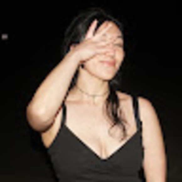 Profile Picture of Shenna Artusio (@shentusi) on Poshmark