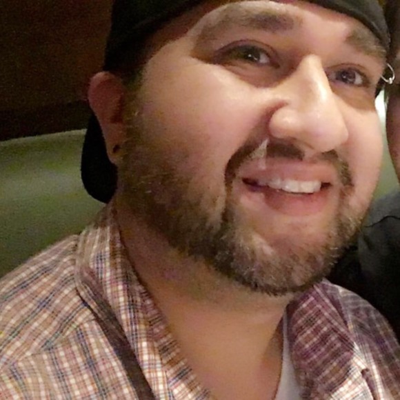 Profile Picture of Jonathan Villasenor (@jonnie5isalive) on Poshmark