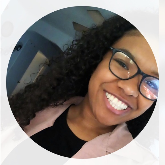 Profile Picture of Brianna Connelli (@briannaconnelli) on Poshmark