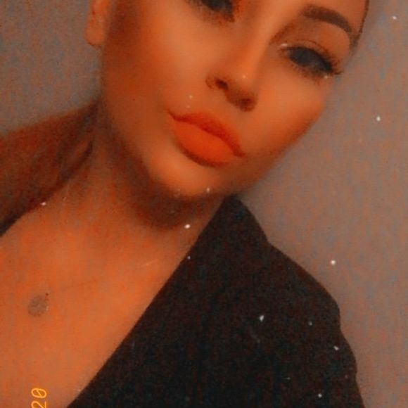 Profile Picture of Amanda Laframboise (@a_laframboise) on Poshmark