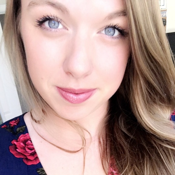 Profile Picture of Katy Kunkleman (@dancer812) on Poshmark