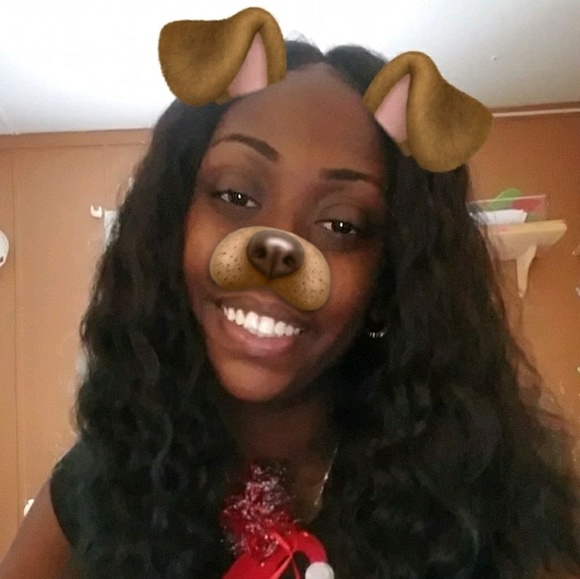 Profile Picture of Kerry Frasier (@nikkya94) on Poshmark