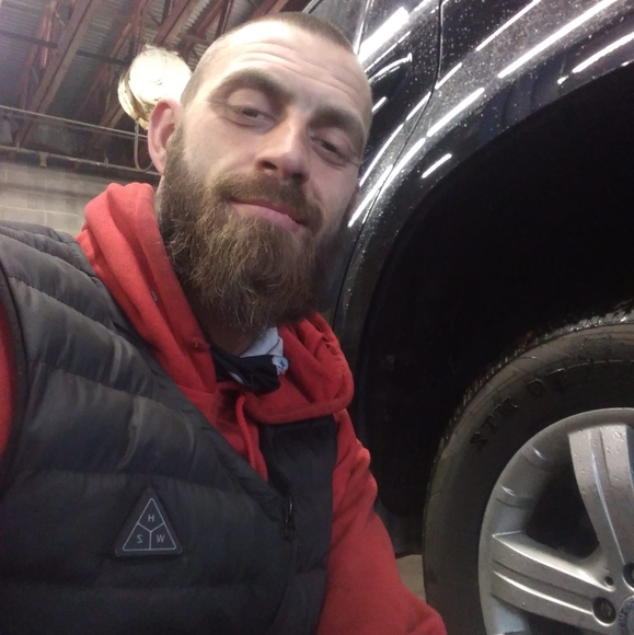 Profile Picture of James Lail (@jamiepuff123) on Poshmark