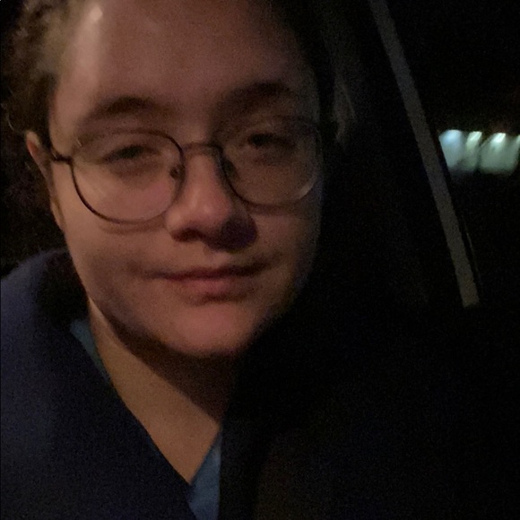 Profile Picture of Emmalee Farnsworth (@emmaleefarnswor) on Poshmark